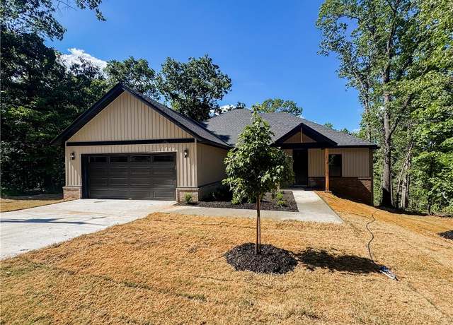 Property at 29 Halford Ln, Bella Vista, AR 72715, 3 beds, 2 baths