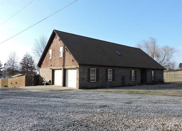 Property at 1820 Oak Grove Rd, Van Buren, AR 72956, 5 beds, 3.5 baths