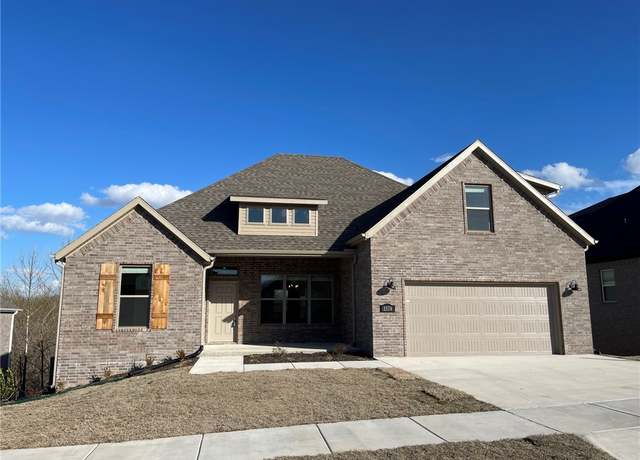 Property at 1574 Pershing St, Fayetteville, AR 72704, 5 beds, 3 baths