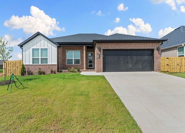 Property at 1808 Edwards St, Pea Ridge, AR 72751, 4 beds, 2 baths