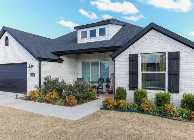 Property at 1518 N Pershing St, Fayetteville, AR 72704, 4 beds, 2 baths