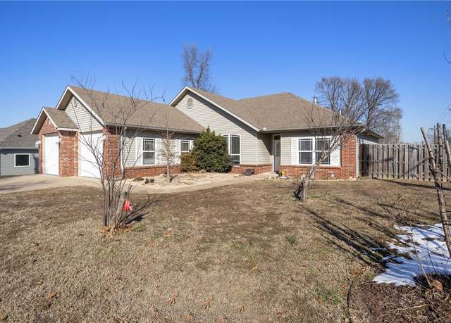 Property at 2 Berkshire Dr, Bella Vista, AR 72714, 3 beds, 2 baths