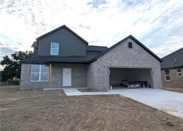 Property at 104 White Oak St, Gentry, AR 72734, 5 beds, 2.5 baths