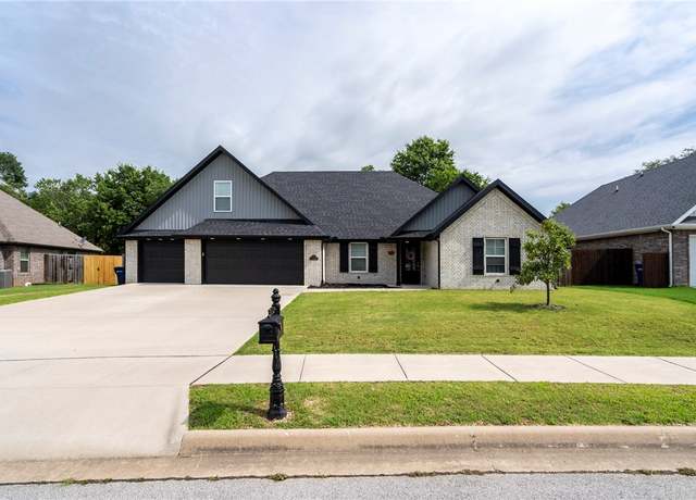 Property at 301 Grand Ct, Siloam Springs, AR 72761, 5 beds, 3 baths