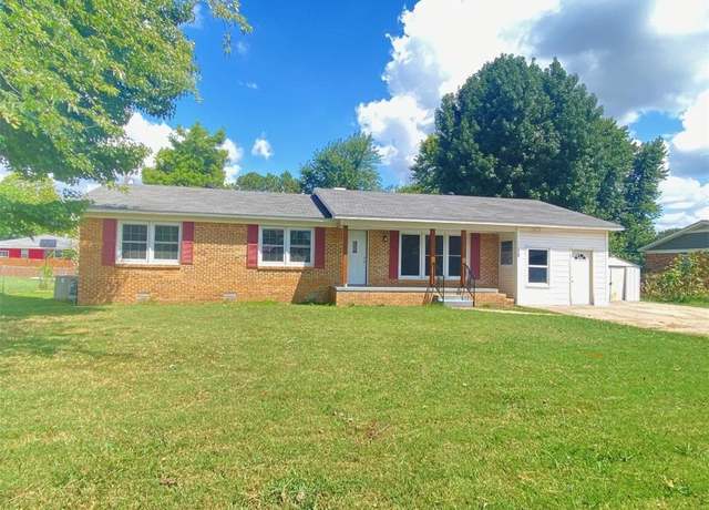Property at 608 Apple St, Green Forest, AR 72638, 4 beds, 2 baths