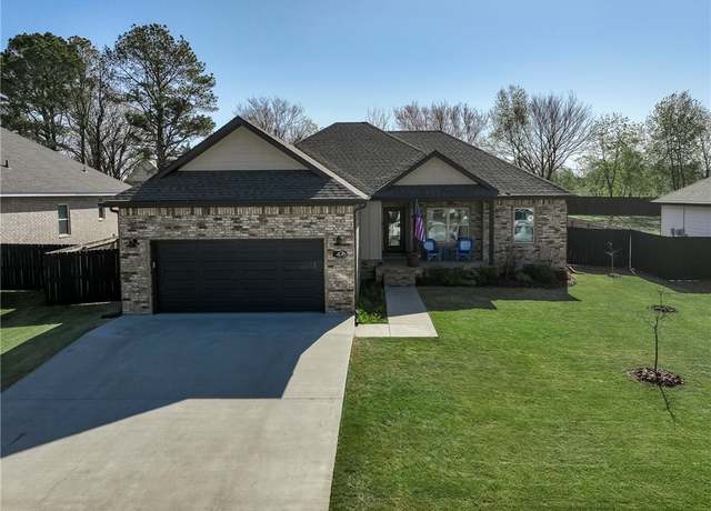 Property at 476 N Otoe, Farmington, AR 72730, 4 beds, 2 baths