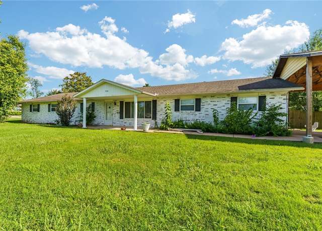 Property at 908 E New Hope Rd, Rogers, AR 72758, 5 beds, 3 baths