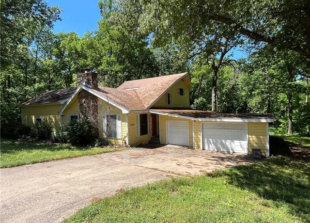 Property at 13831 Canterbury Dr, Siloam Springs, AR 72761, 3 beds, 2.5 baths