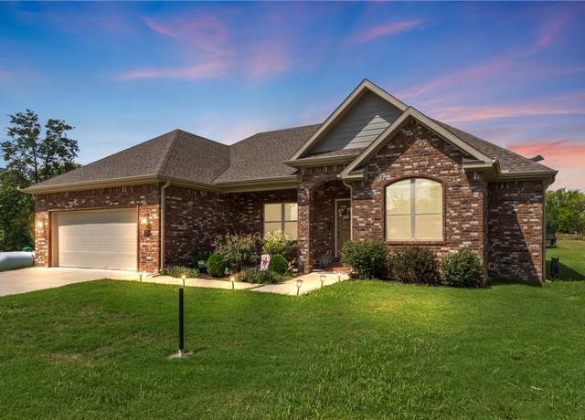 Property at 3 Cannich Dr, Bella Vista, AR 72715, 3 beds, 2 baths