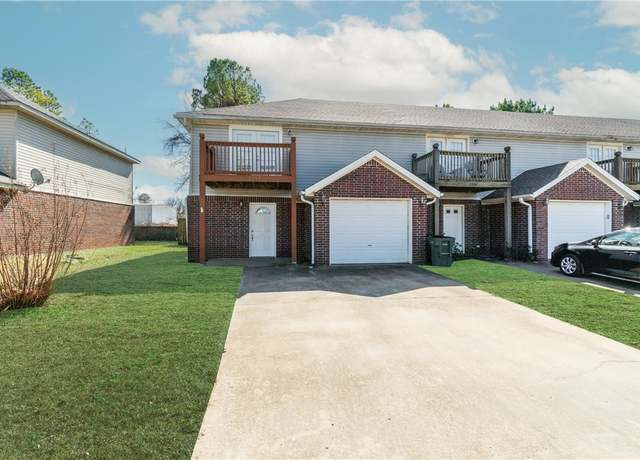 Property at 2297 W Skyler Dr, Fayetteville, AR 72703, 2 beds, 2.5 baths