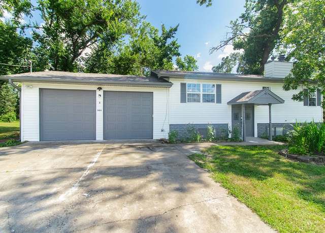 Property at 1103 NW 10th St, Bentonville, AR 72712, 4 beds, 3 baths