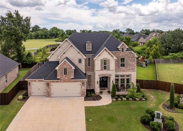 Property at 5707 58th St, Rogers, AR 72758, 5 beds, 4 baths