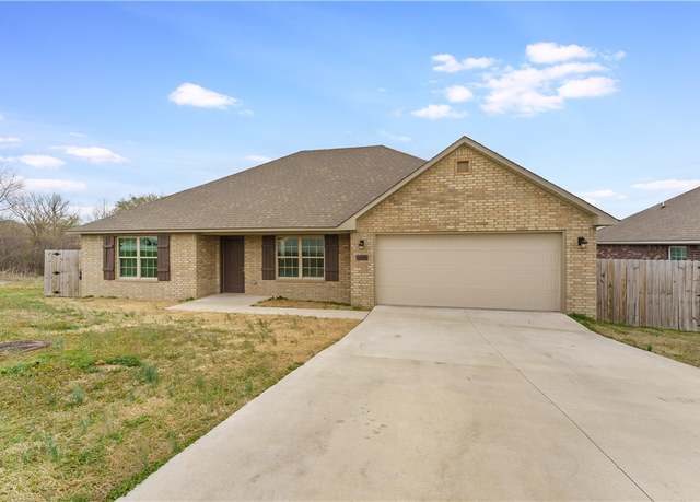 Property at 1008 Vista St, Gentry, AR 72734, 4 beds, 2 baths