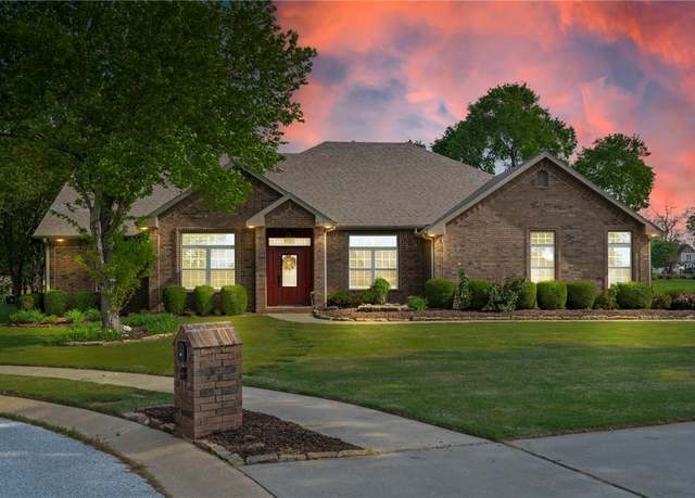 Property at 802 Charles Ln, Prairie Grove, AR 72753, 3 beds, 2 baths