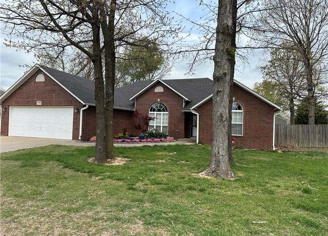 Property at 8003 David Dr, Siloam Springs, AR 72761, 4 beds, 2 baths