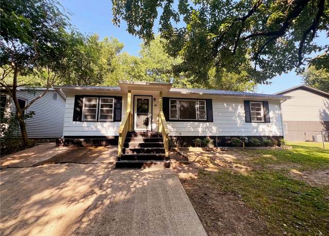 Property at 510 N Spruce St, Harrison, AR 72601, 4 beds, 2 baths