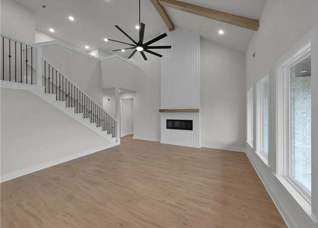 Property at 930 Moksha St, Centerton, AR 72719, 5 beds, 3 baths