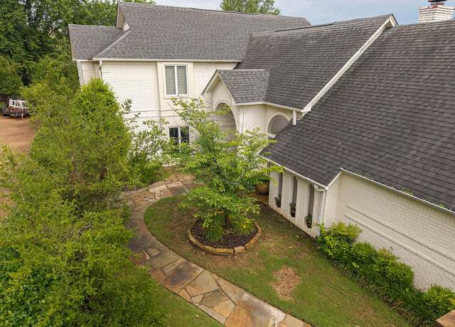 Property at 3917 27th Cir, Fort Smith, AR 72901, 5 beds, 3.5 baths