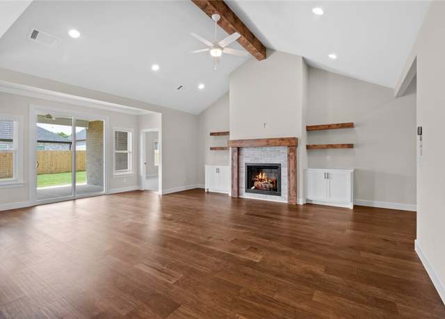 Property at 2205 Salmon St, Pea Ridge, AR 72751, 3 beds, 2.5 baths