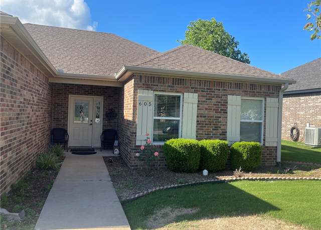 Property at 605 Teri Dr, Siloam Springs, AR 72761, 4 beds, 2 baths