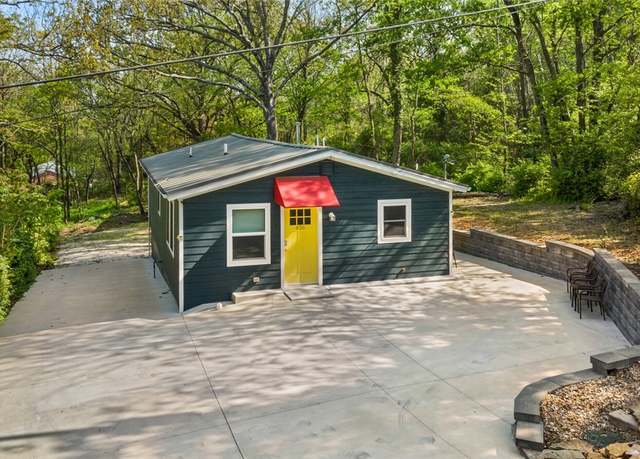 Property at 426 W Lawson St, Fayetteville, AR 72703, 2 beds, 1 bath