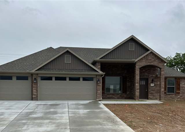 Property at 2008 Dobbs St, Pea Ridge, AR 72751, 3 beds, 2 baths