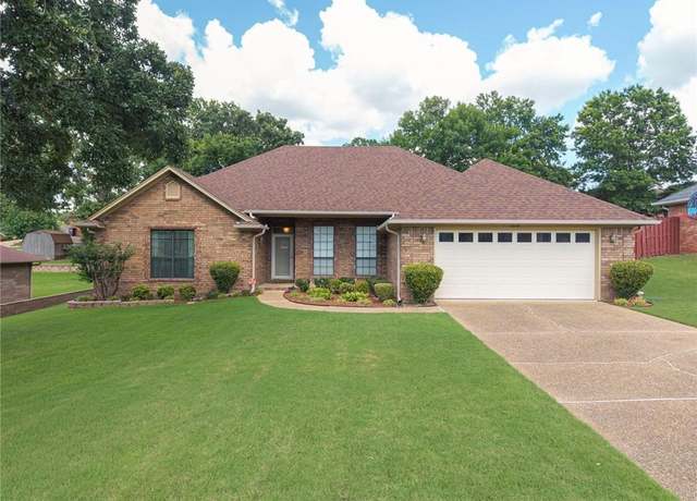 Property at 1618 Valley View St, Van Buren, AR 72956, 4 beds, 2.5 baths