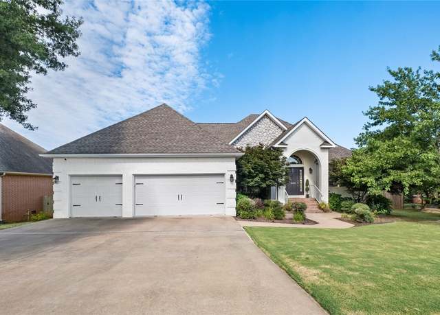 Property at 2035 N Bridgeport Dr, Fayetteville, AR 72704, 4 beds, 3.5 baths