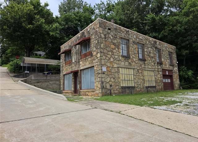 Property at 219 W Rush Ave, Harrison, AR 72601, 3 beds, 1 bath