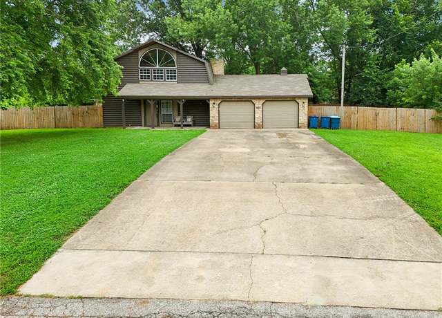 Property at 401 Black St, Pea Ridge, AR 72751, 3 beds, 2.5 baths