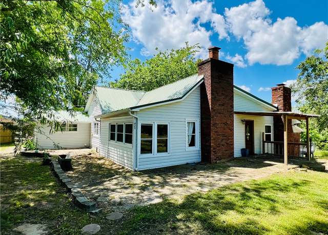 Property at 423 County Road 802, Green Forest, AR 72638, 3 beds, 2 baths