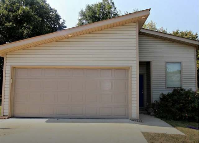 Property at 1106 S 26th St, Arkadelphia, AR 71923, 4 beds, 2 baths