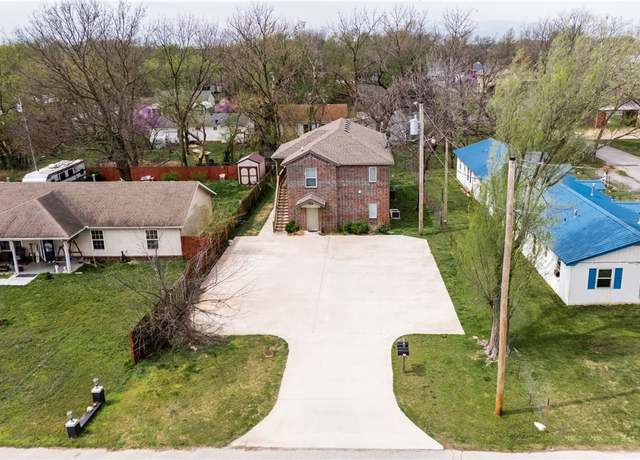 Property at 109 SW 2nd Ave, Gravette, AR 72736, 6 beds, 4 baths
