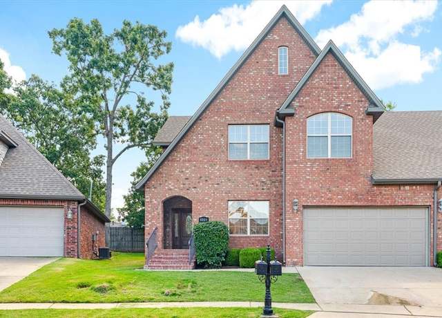 Property at 4004 N Zion Valley Dr, Fayetteville, AR 72703, 3 beds, 2.5 baths