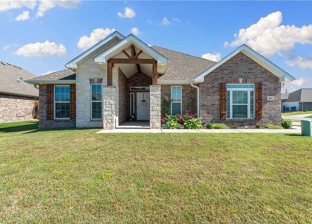 Property at 901 Redfree Dr, Bentonville, AR 72712, 4 beds, 2 baths