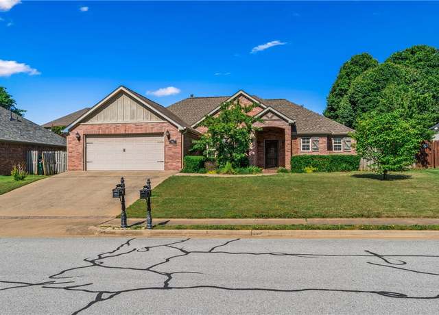 Property at 761 Venice St, Centerton, AR 72719, 3 beds, 2 baths