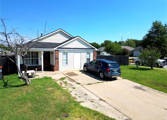 Property at 2916 Buckeye Ave, Springdale, AR 72762, 3 beds, 2 baths