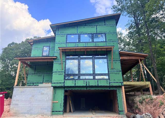 Property at 8 Selkirk Cir, Bella Vista, AR 72715, 3 beds, 2.5 baths