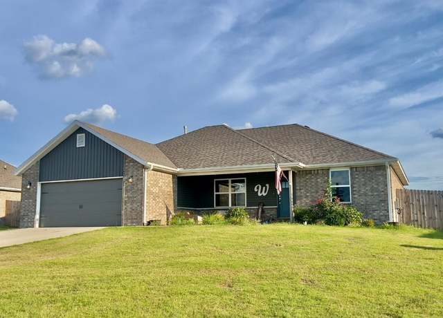 Property at 166 Youngblood Pl, Huntsville, AR 72740, 3 beds, 2 baths