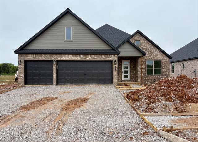 Property at 2108 Silk St, Pea Ridge, AR 72751, 4 beds, 3 baths