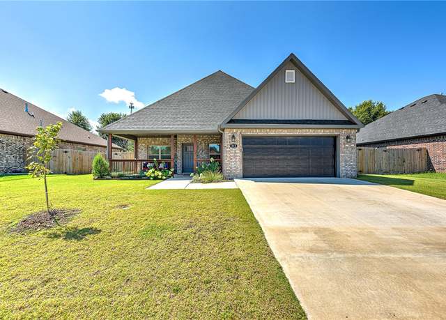 Property at 313 Ramsey St, Gentry, AR 72734, 3 beds, 2.5 baths