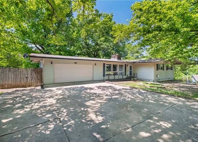 Property at 1 Morris Ln, Bella Vista, AR 72715, 3 beds, 2 baths