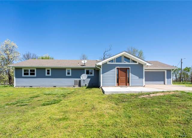Property at 18936 Rockhill Dr, Siloam Springs, AR 72761, 3 beds, 2 baths