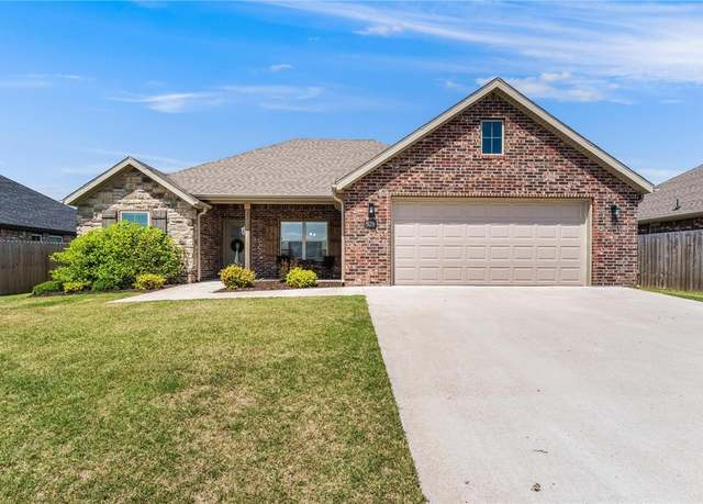 Property at 929 Madden St, Tontitown, AR 72762, 3 beds, 2 baths