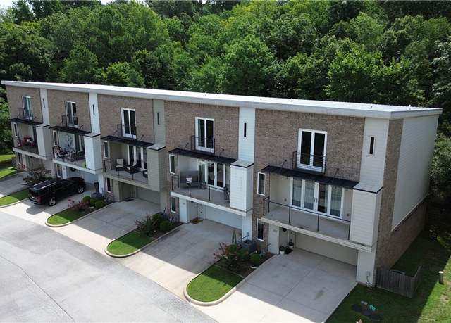 Property at 307 E Noble Ln, Fayetteville, AR 72703, 3 beds, 2.5 baths