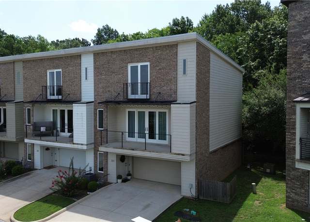 Property at 307 E Noble Ln, Fayetteville, AR 72703, 3 beds, 2.5 baths