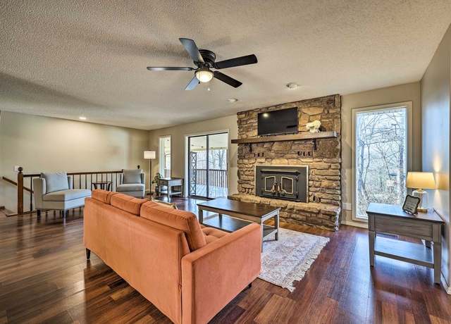 Property at 14 Hollow Way, Bella Vista, AR 72715, 4 beds, 3 baths