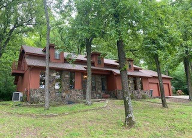 Property at 1524 Crossover Rd, Fayetteville, AR 72701, 4 beds, 3.5 baths