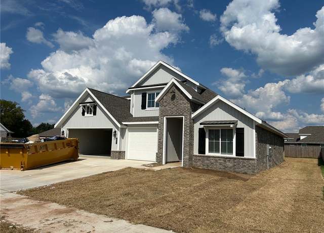 Property at 641 S Baggett St, Prairie Grove, AR 72753, 5 beds, 3 baths