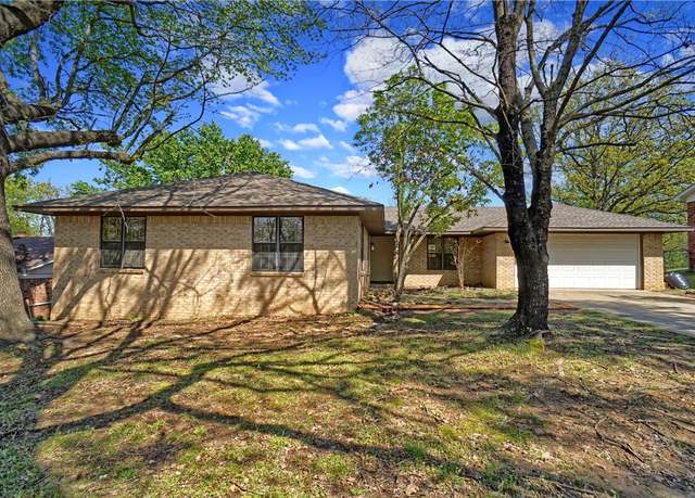 Property at 1504 N Hills Blvd, Van Buren, AR 72956, 3 beds, 2 baths